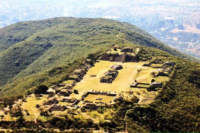 Vista aérea de la Meseta donde se asienta Monte Albán (Especial)