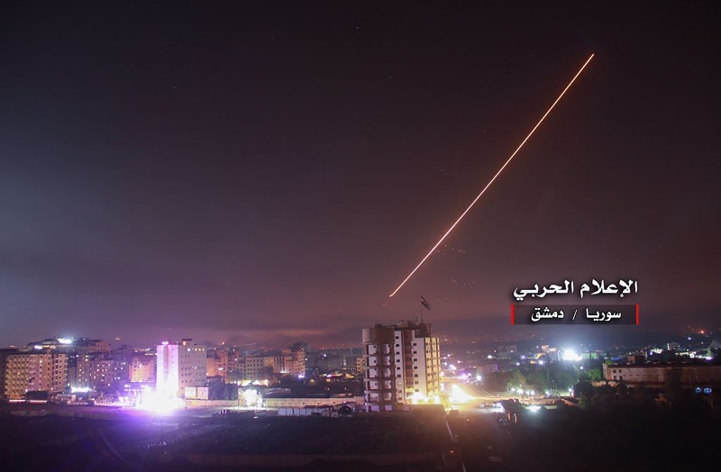 Medios afines al gobierno sirio dijeron que Damasco interceptó los bombardeos israelíes. (AFP)