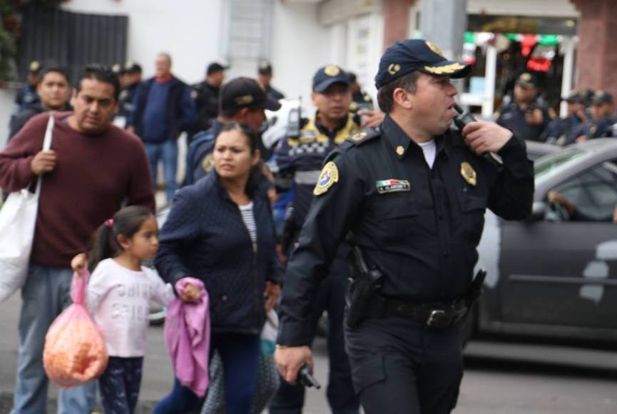 La policía capitalina realizará constantes patrullajes en zonas de restaurantes, plazas comerciales y panteones. (Archivo Caurtoscuro)