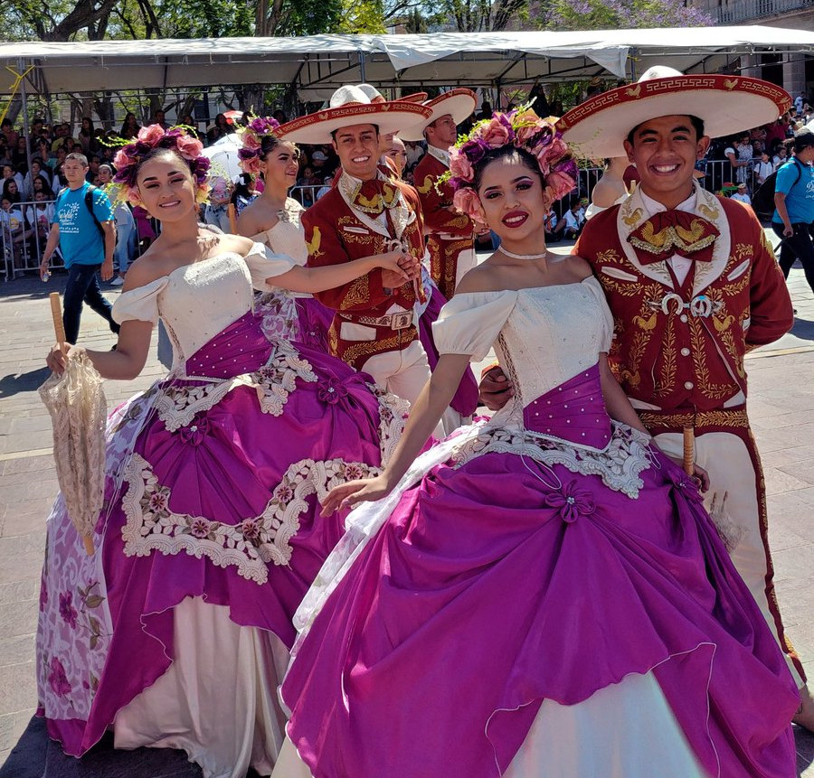 El desfile marca los 190 años de la Feria Nacional de San Marcos