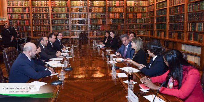 El secretario de Gobernación se reunió con los observadores de la OEA.