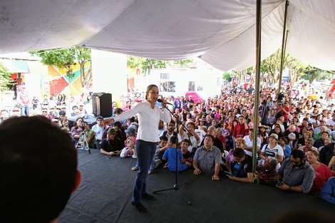 La candidata de Morena se reunió con simpatizantes en Iztapalapa.