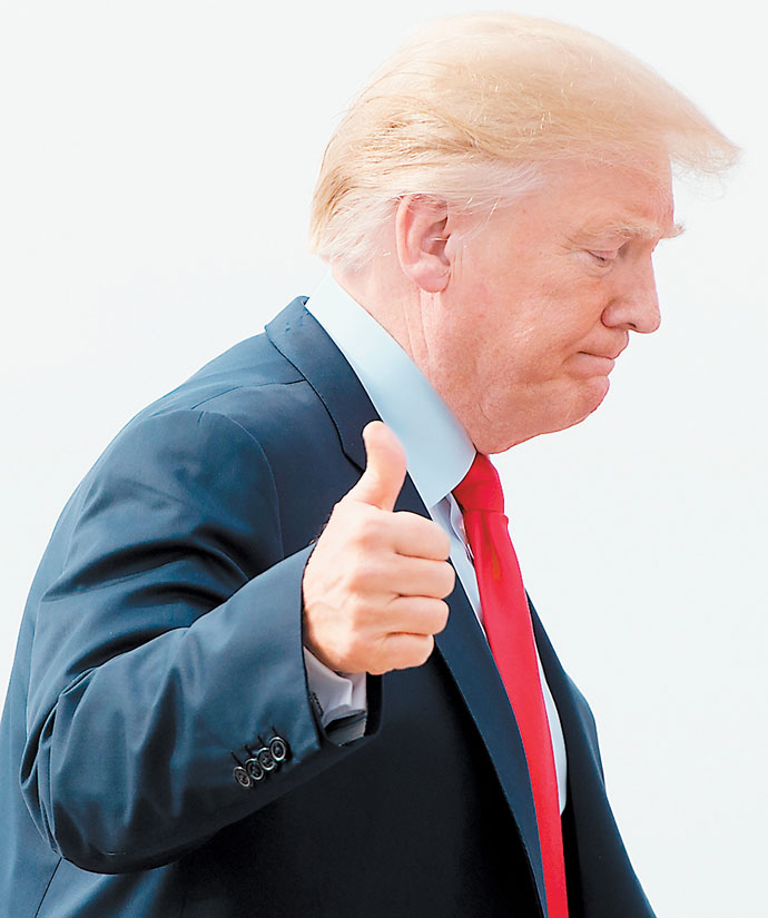 La posición del magnate es criticada. (Saul Loeb/AP)