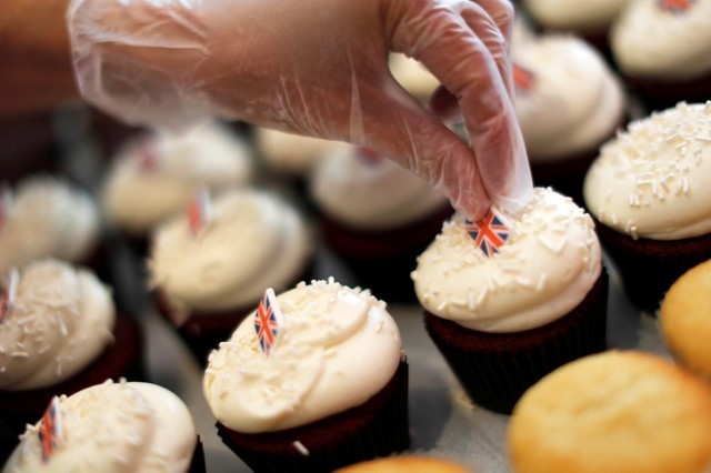 Los 'cupcakes' tienen una mezcla de limón y flor de sauco, al igual que el pastel de la boda real. (Reuters)