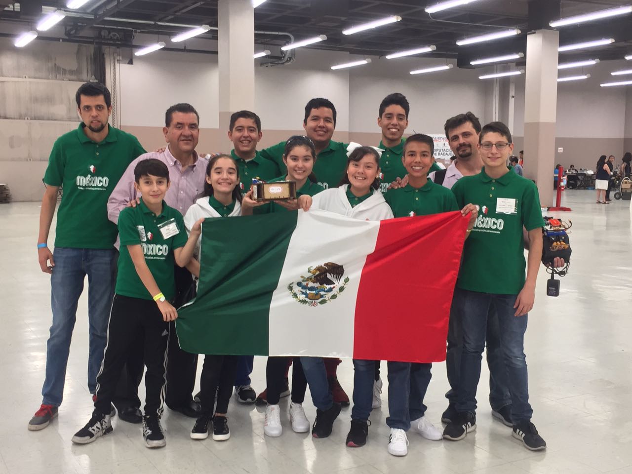 Los estudiantes representaron a Jalisco en la competencia de robótica (Cortesía).