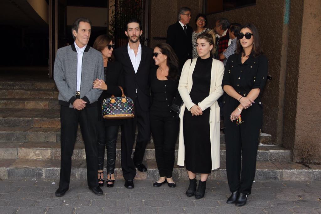 La familia Sánchez Navarro; Manolo, Rafael, Mónica y Cassandra (Edgar Negrete)