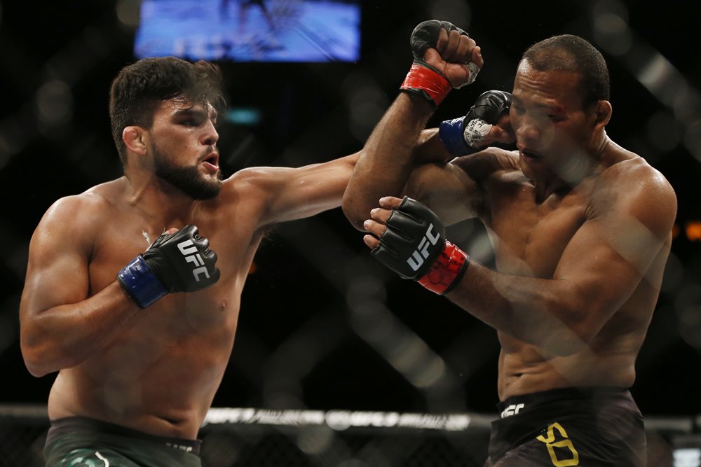 Kelvin Gastelum vs. Ronaldo Souza