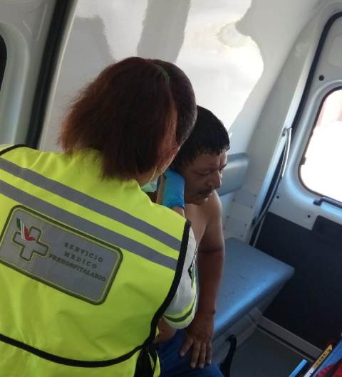 Socorristas atendieron a los trabajadores.