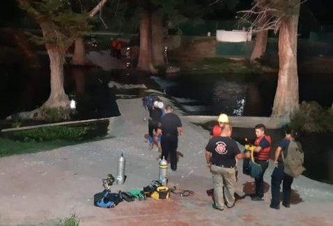 Presuntamente el hombre intentó sacar a dos menores, sin embargo, al rescatarlos, él se quedó bajo el agua. (Mayte Villasana)