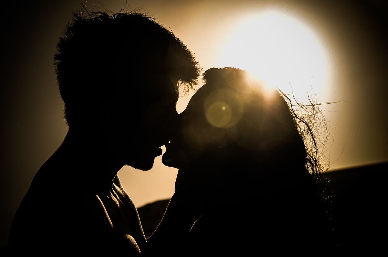 El sexo en una relación de pareja ayuda a conectarnos emocionalmente. (Especial)
