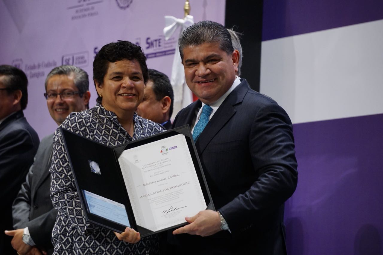 Por 50 años de servicio se entregó la "Presea Rafael Ramírez Castañeda”. (Especial)