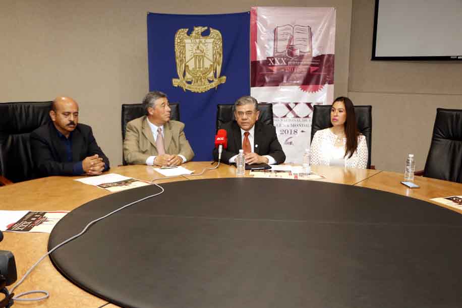 El anuncio del premio lo dio a conocer el rector de la UAdeC, Salvador Hernández Vélez. (Milenio Digital)