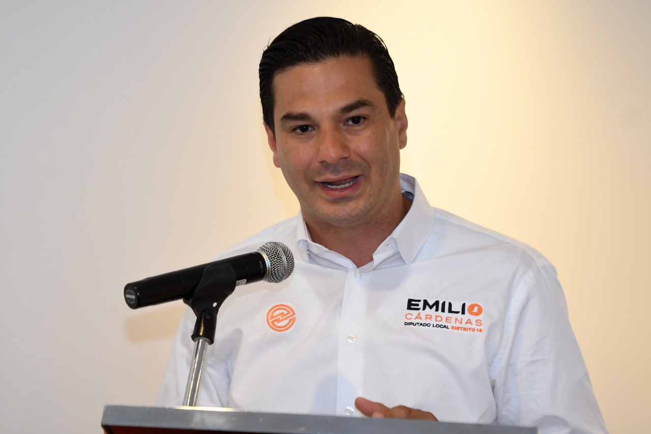 El candidato Emilio Cárdenas dijo que desde la app, los ciudadanos podrán seguir, proponer y decidir en lo inherente a su diputado. (Jorge López)