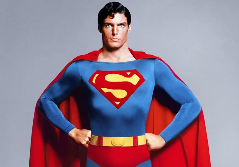 Christopher Reeve —Superman en la cinta de 1978— sufrió un terrible accidente y quedó paralítico.