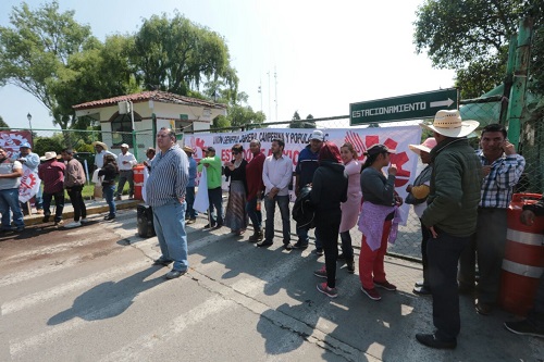 Durante la manifestación en oficinas de la dependencia. (Iván Carmona)