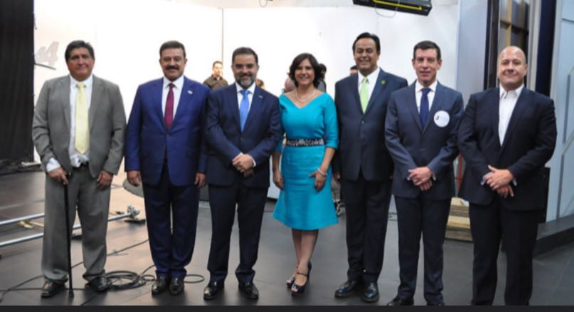 Entre enfrentamientos, retos y propuestas se desarrolló el primer debate para gobernador. (Cortesía)