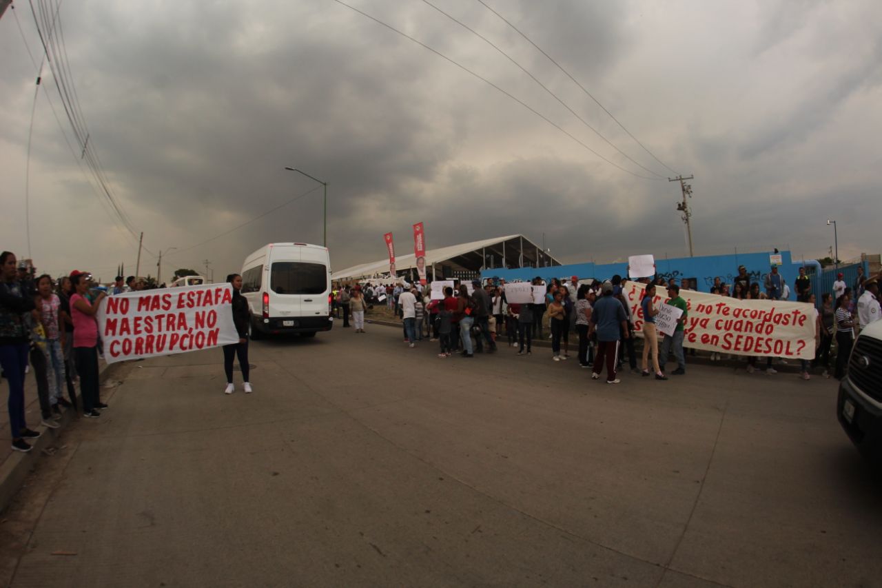 Los habitantes de Las Joyas se manifestaron durante la llegada de Meade a León. (Dany Béjar )