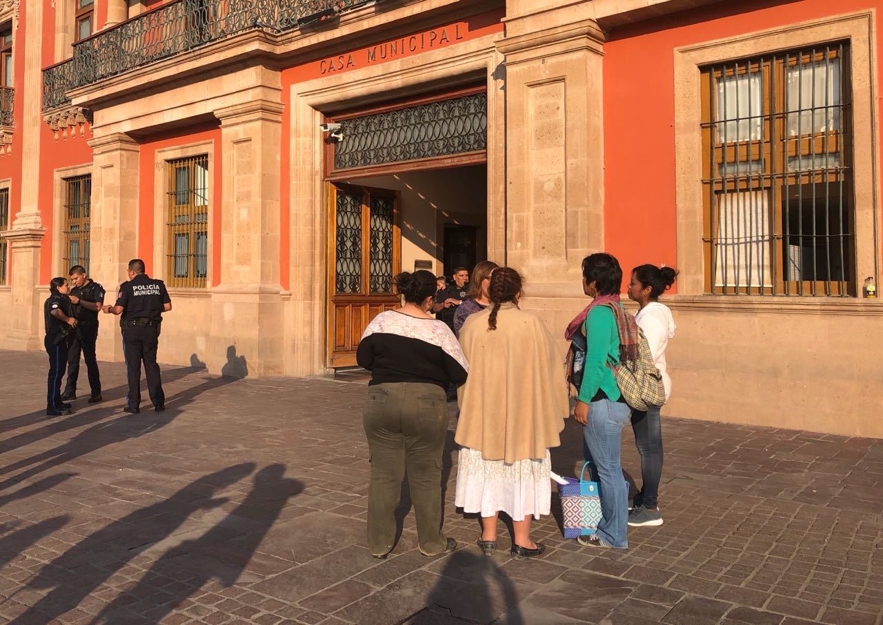 Llegan a Palacio Municipal y exigen su derecho a el agua potable