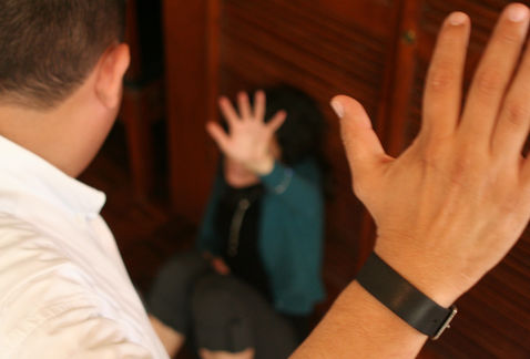 La mujer sufría violencia doméstica y en varias ocasiones fue agredida por el ex alcalde. (Archivo)