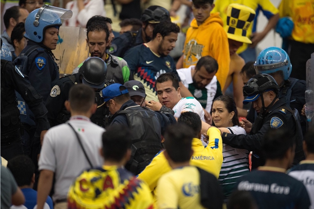 Aficionados de América golpearon a seguidor de Santos (Mexsport)