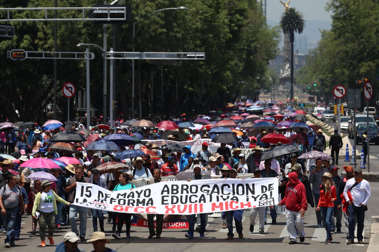 Maestros de la CNTE marchan en Reforma a la Segob - Grupo Milenio