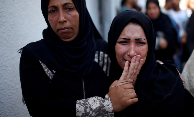 Una madre palestina reacciona a la muerte de su bebé de 8 meses a causa de los gases lacrimógenos lanzados por el ejército israelí. (Reuters)