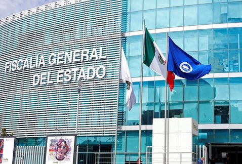 Minutos después del hecho, el presunto agresor fue detenido por elementos policiales quienes lo trasladaron a la agencia del Ministerio Público. (Serg