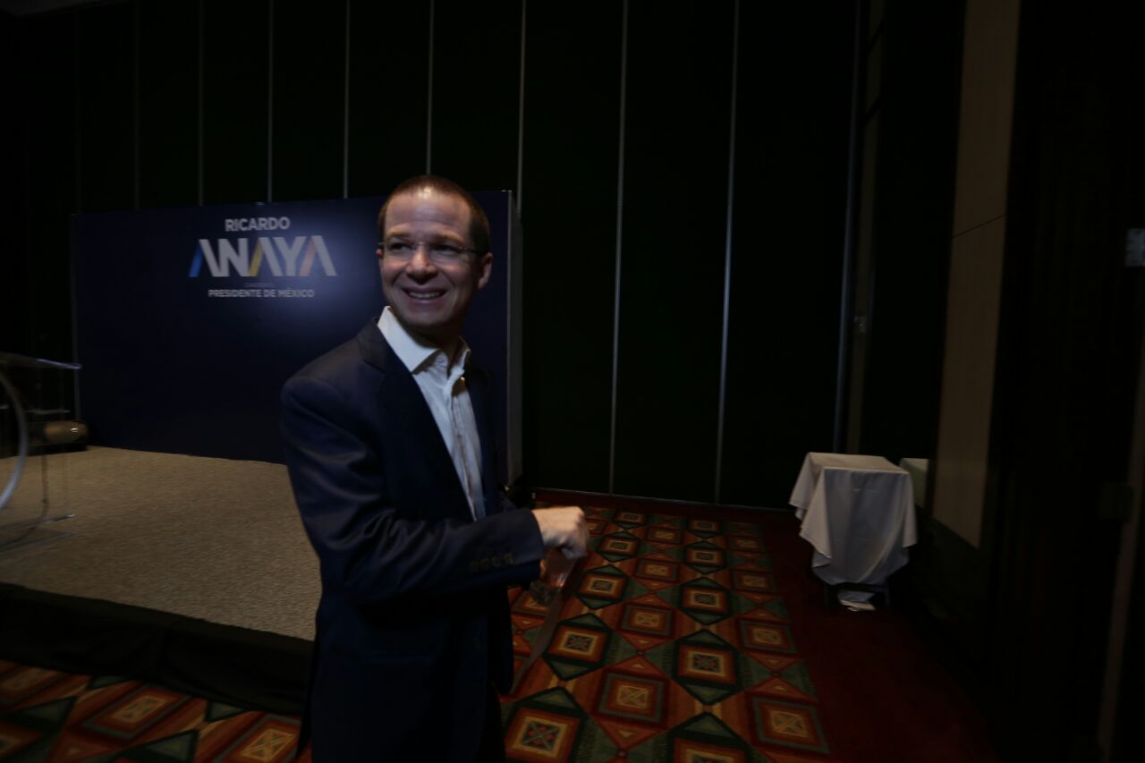 Ricardo Anaya presentó sus propuestas para mejorar las condiciones laborales de los profesores. (Héctor Téllez)