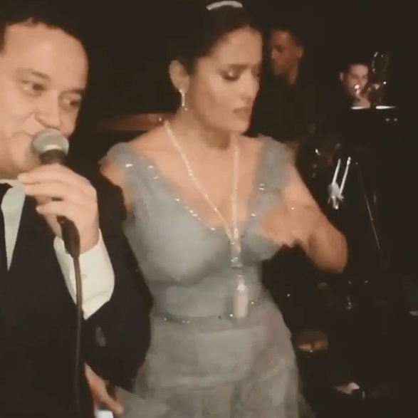 Salma demostró en Cannes que es una gran bailarina de salsa.