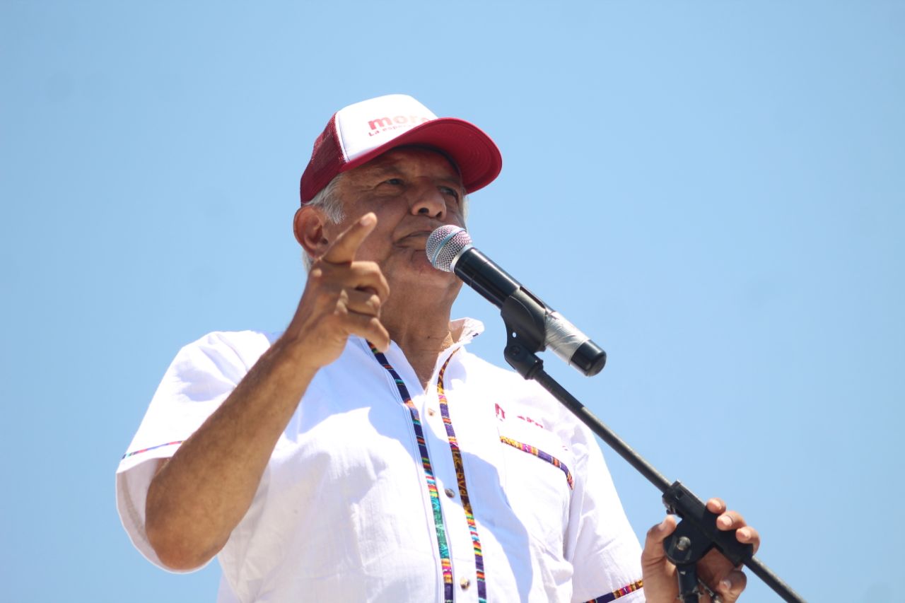 López Obrador en gira en Guanajuato. 