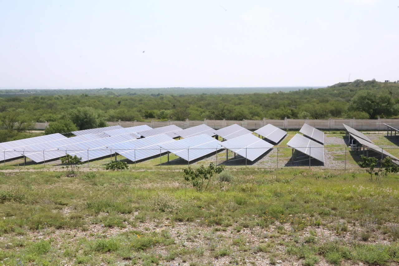 El parque solar cuenta con una capacidad máxima de 270 kilowatts por hora pico. ( Leonel Rocha).