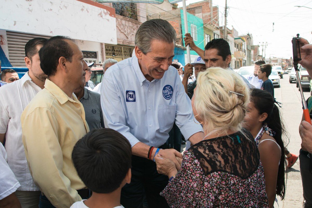 Santillana en gira de campaña. 