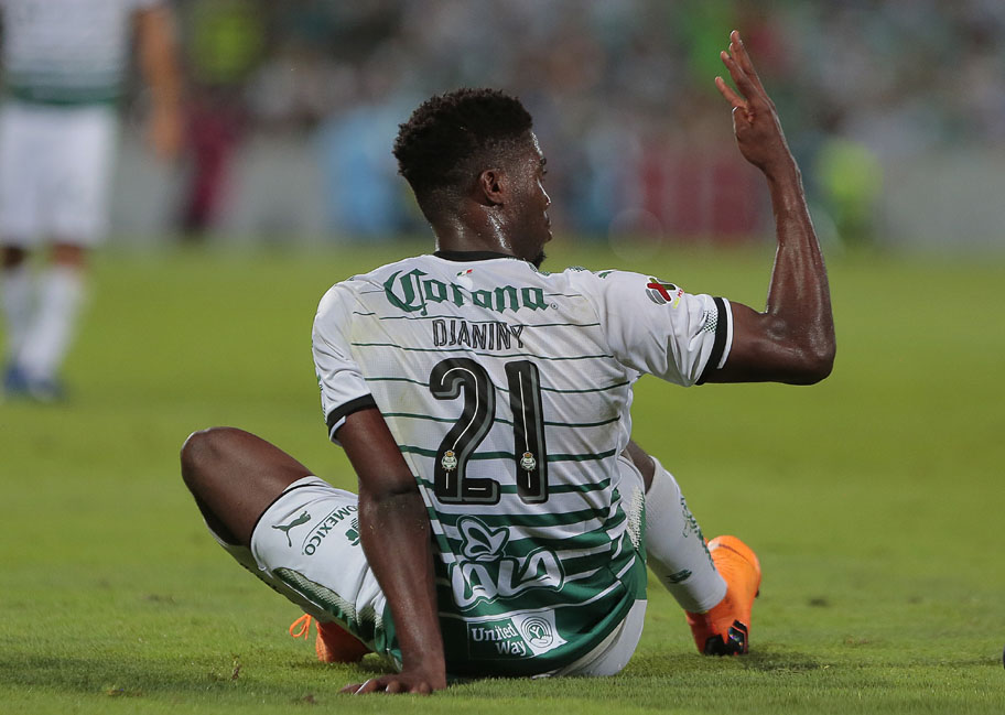 Y luego apareció la estrella del equipo, Djaniny Tavares, que con su anotación igualó el marcador y volvió la esperanza.