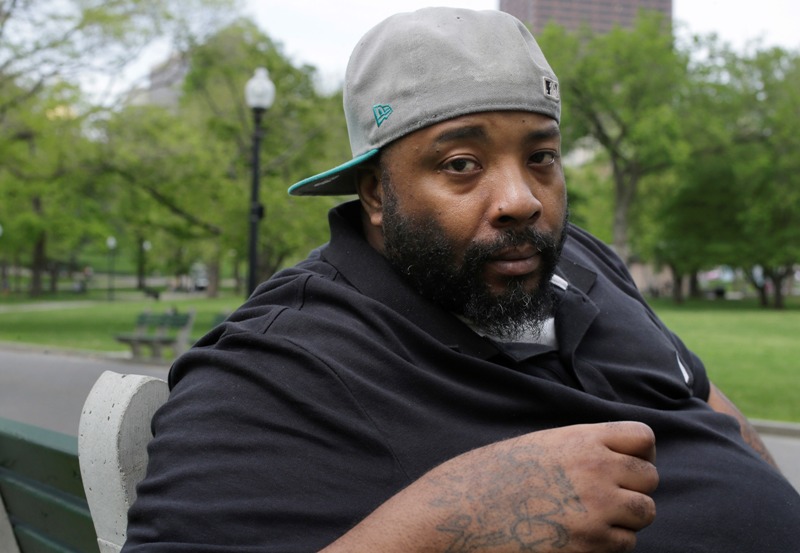 Emory Ellis dijo que fue discriminado por su apariencia.
