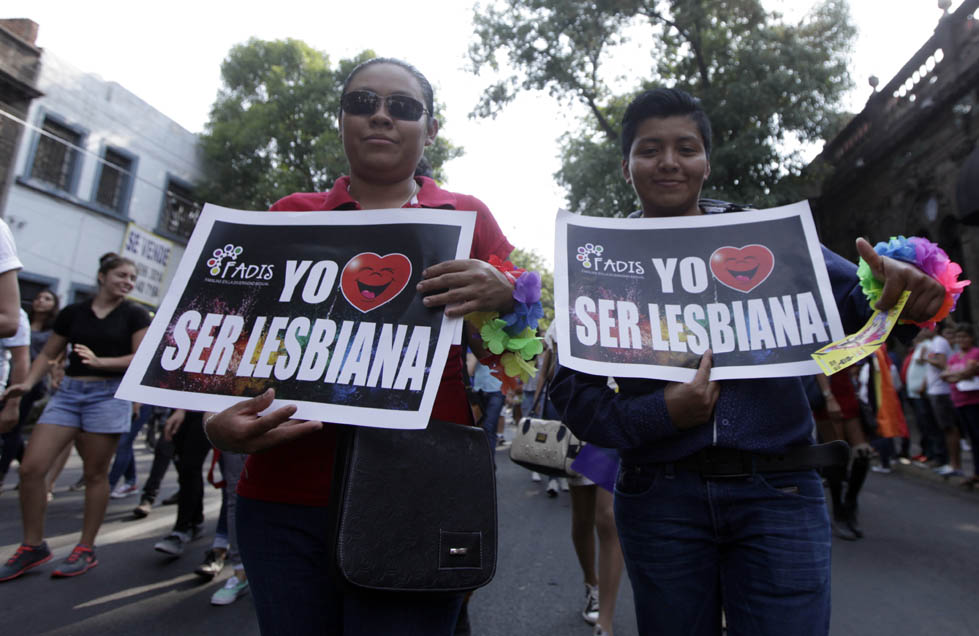 En la entidad las parejas del mismo sexo no pueden registrar a sus hijos (Milenio).