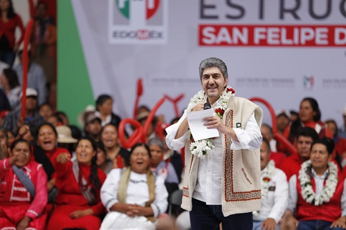 Durante su encuentro con militantes de la región Mazahua. 
