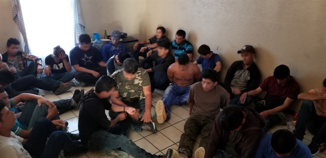 Indocumentados asegurados en Laredo, Texas.