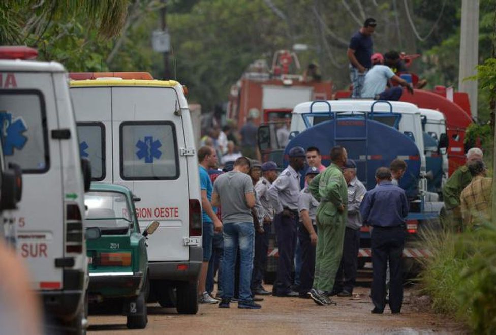 Los vehículos de rescate se aproximan al lugar del accidente./Granma