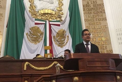 Luna explicó que se definirá a los beneficiarios en una mesa técnica, en la que se analizará caso por caso. (Twitter @leonel_luna)