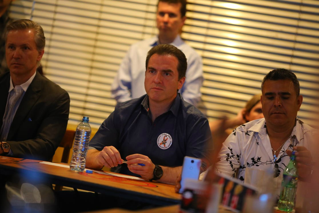 El candidato del PRI a la alcaldía de Monterrey, Adrián de la Garza, prometió mejorar las normativas y un espacio de adopción. (Foto: Especial)
