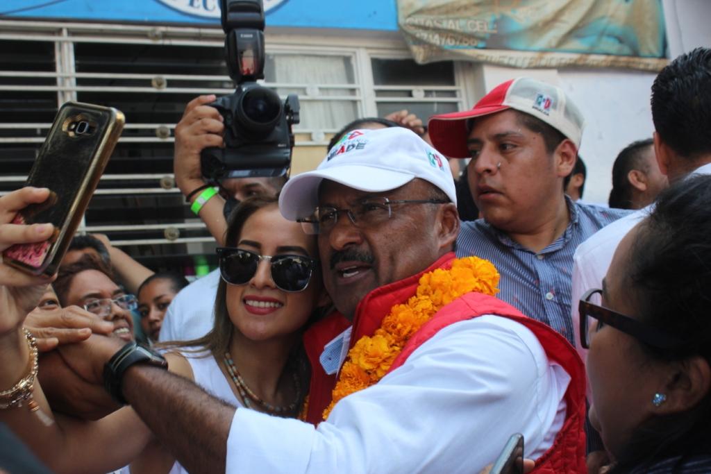 Juárez Cisneros acompañó el arranque de campaña de Beatriz Vélez Núñez, candidata de la coalición PRI-PVEM a la presidencia municipal de Chilpancingo.