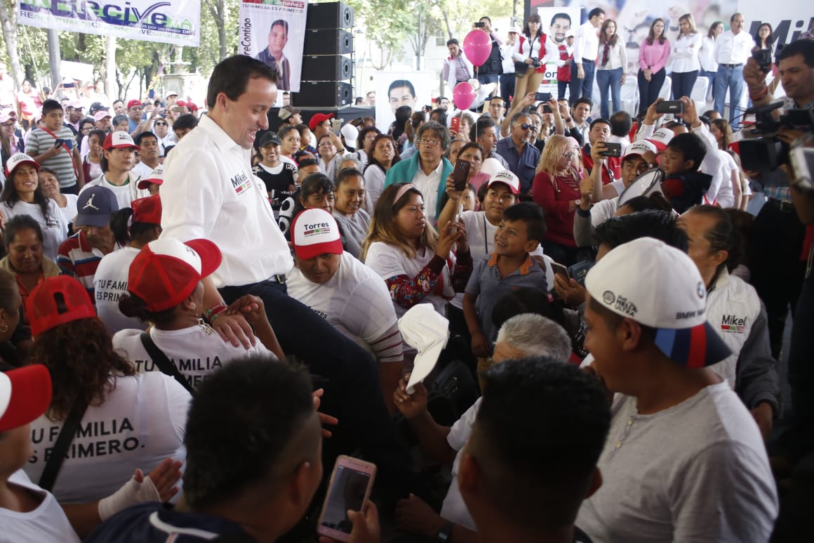 Arriola también prometió fortalecer los programas de financiamiento para que los comerciantes mejoren sus condiciones de trabajo. (Ariana Pérez)