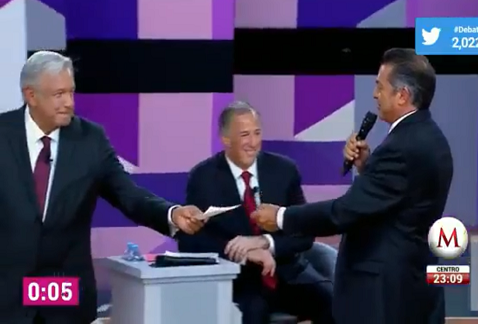 'El Bronco' pidió a López Obrador renunciar al financiamiento público de su partido.