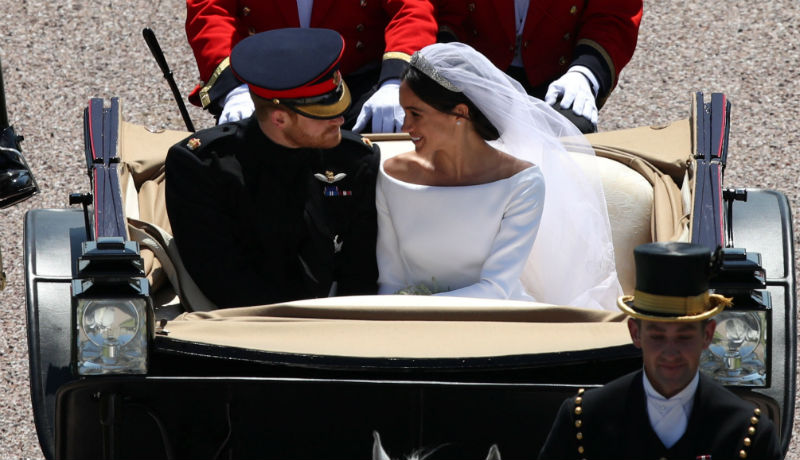 Harry y Meghan durante el recorrido. (Reuters)