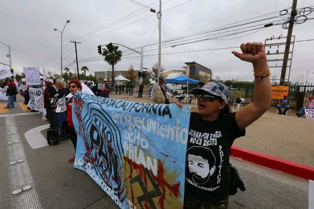 Protestar no es un delito, gritan los manifestantes. 
