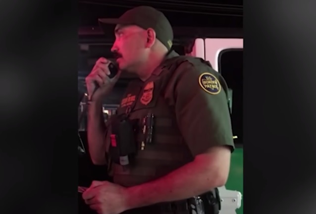El agente fronterizo dijo que detenía a las mujeres por estar hablando español en un estado donde predomina el inglés. (Foto: Especial)