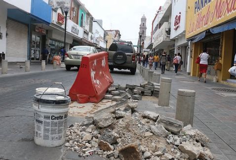 Calles rotas en centro de Tampico. (Yazmín Sánchez)