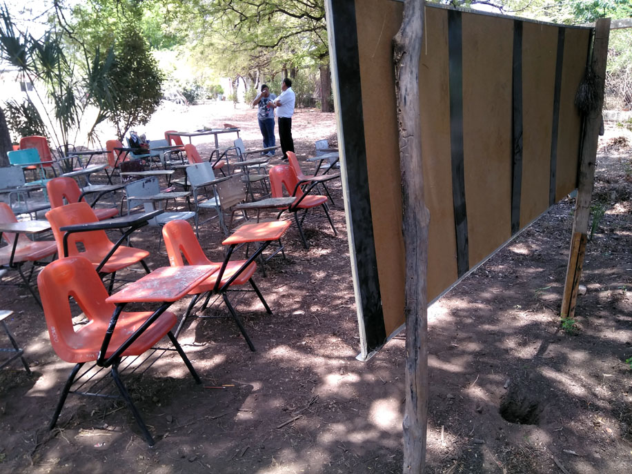 También se enviaron víveres y diversos artículos recolectados en Torreón. (Especial)