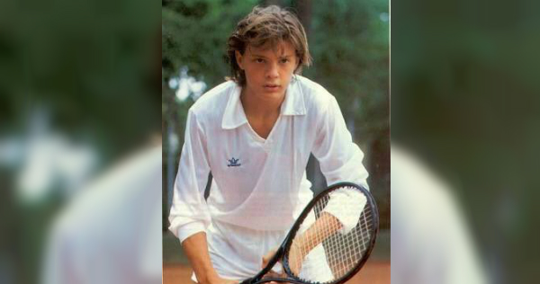 Luis Miguel jugando tenis en su juventud