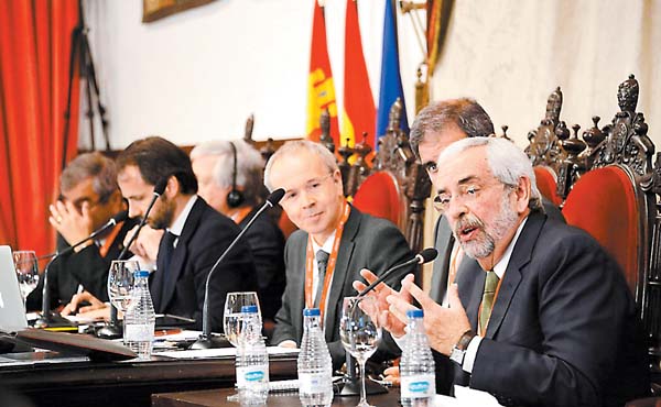 El rector de la UNAM participa en Salamanca en la reunión de autoridades de 600 centros educativos. 